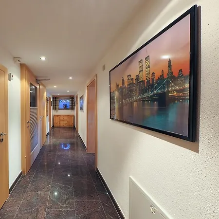 Schweinberger דירה צל אם צילר